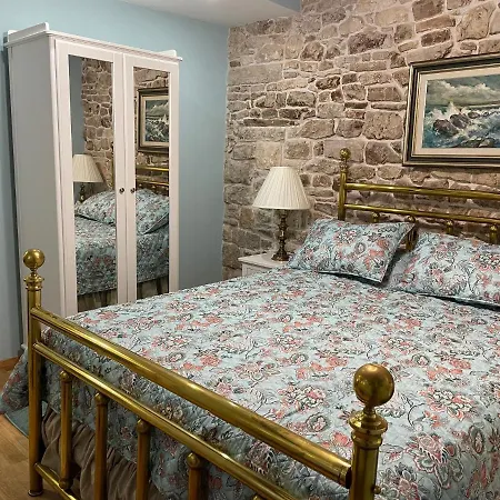 Apartment Sweet Dreams